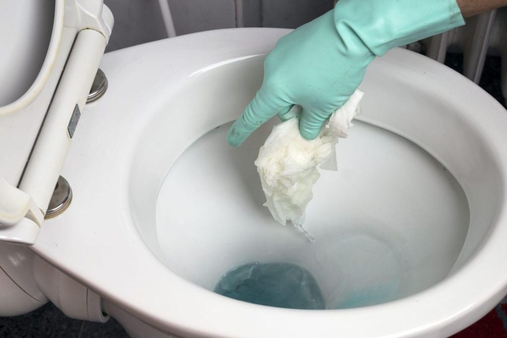 nước vào két nước bồn cầu chậm