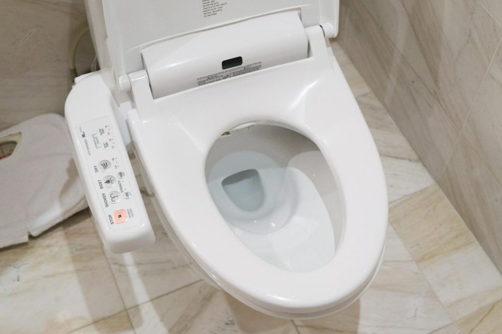 cách xả nước bồn cầu thông minh